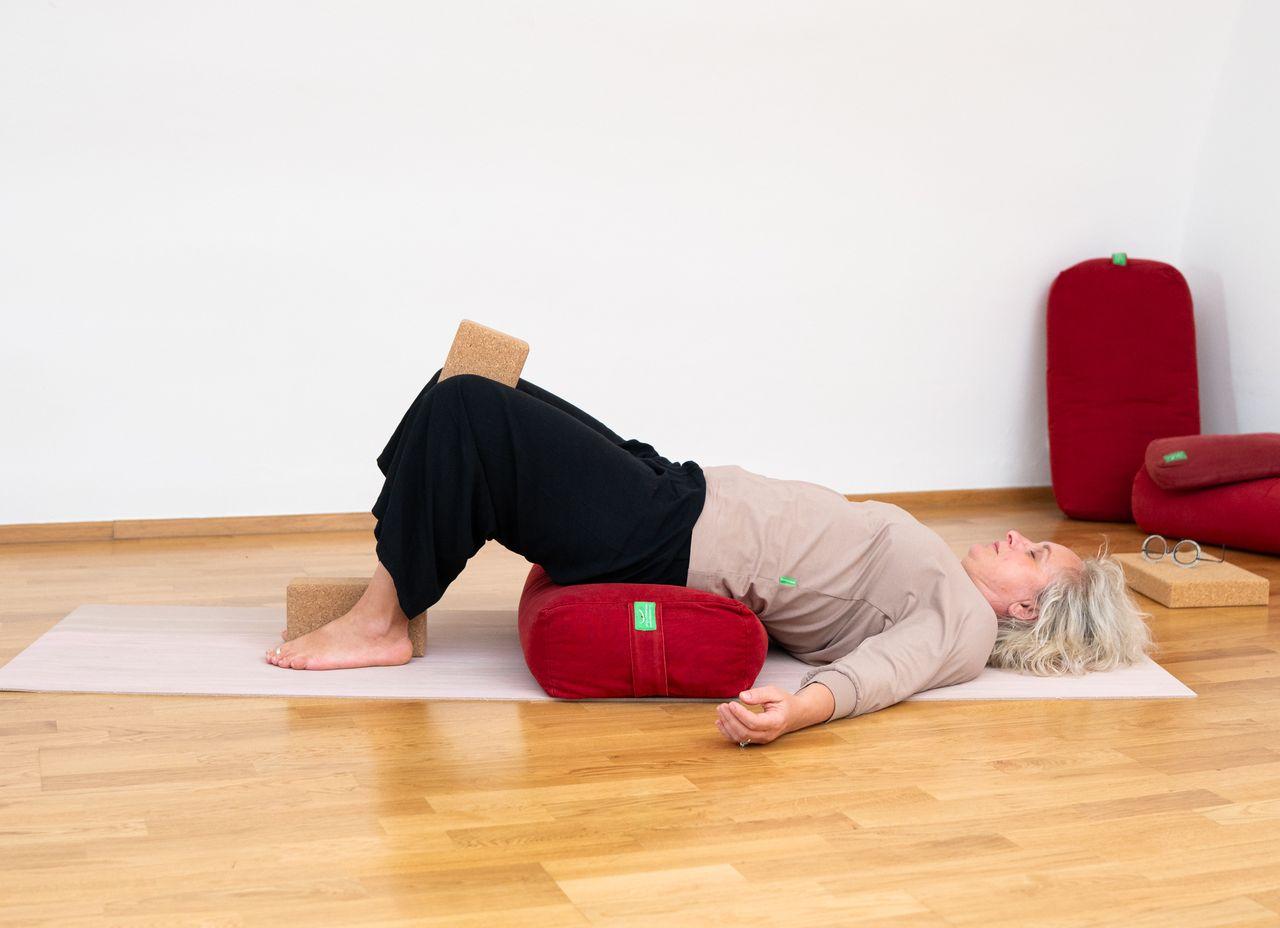 Pozice můstku (Setu Bandha Sarvangásana) - 2