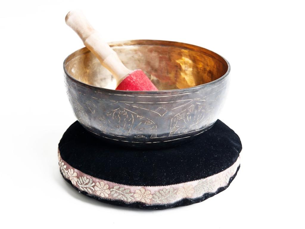 3. Tibetská mísa gravírovaná