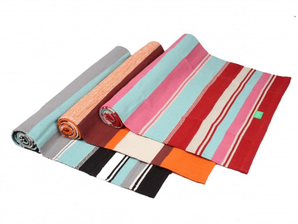 1. Kobereček na jógu s pruhy