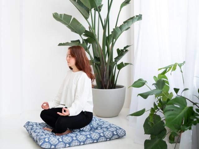 4 meditační pomůcky pro zpříjemnění meditace